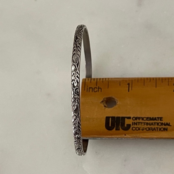 Monet vintage bangle. - Picture 7 of 7